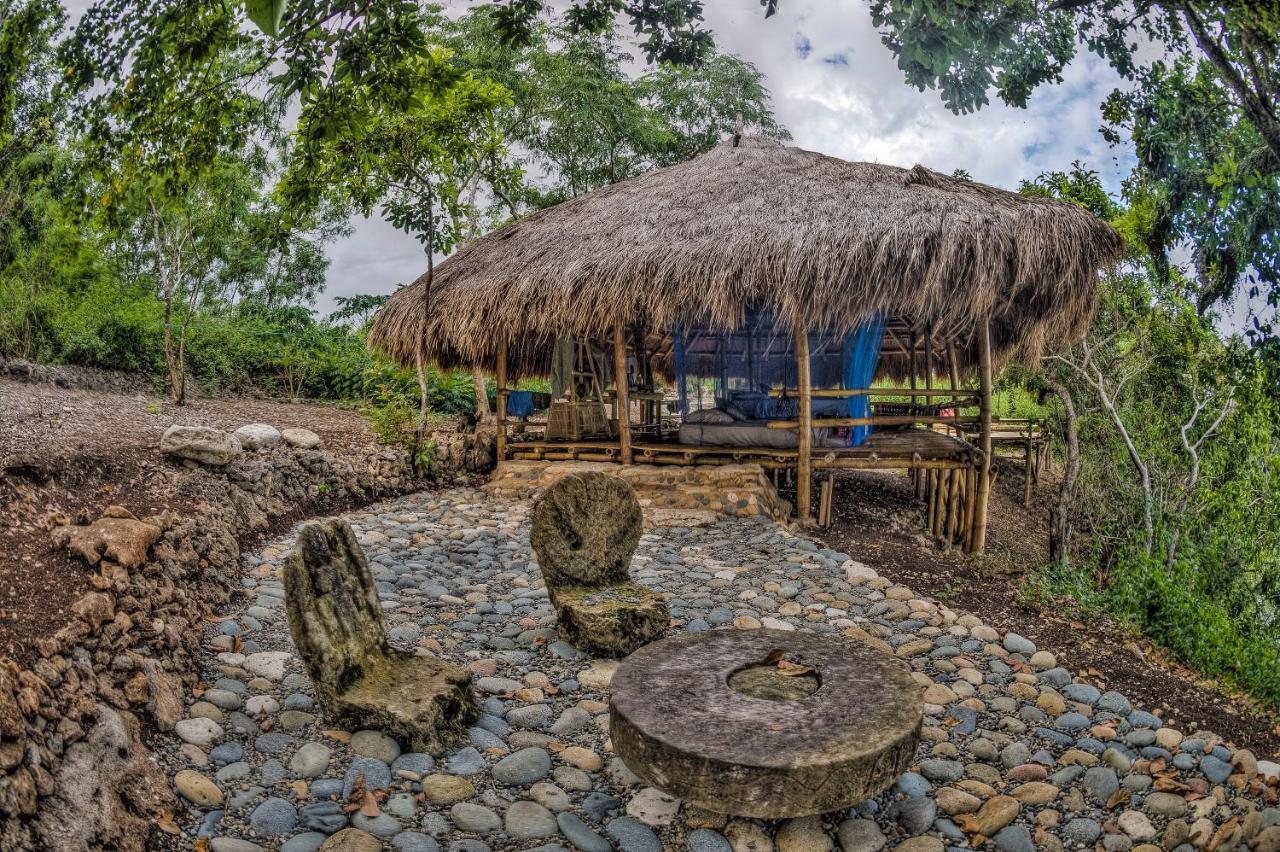 Ngalung Kalla Retreat Waikabubak Bagian luar foto